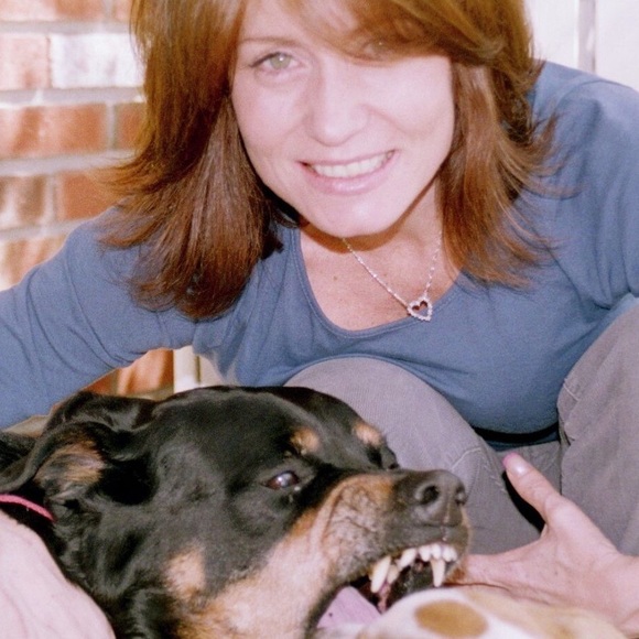 Meet your Posher, Laura - Picture 3 of 5